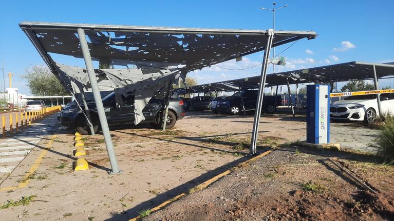 La granizada que causó destrozos en el Aeropuerto de Córdoba.
