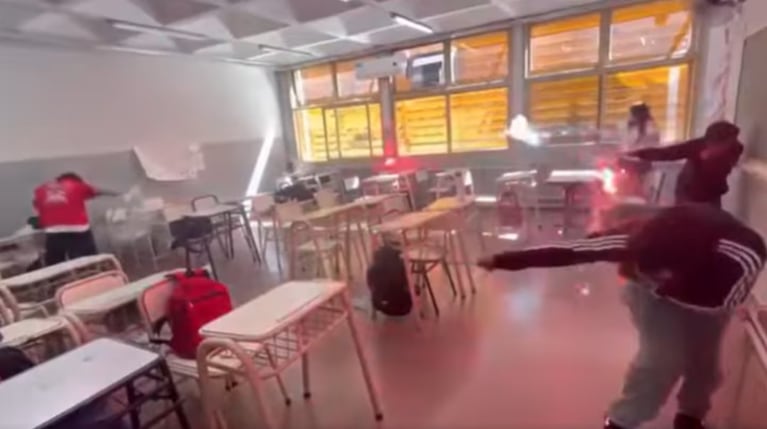 La "guerra de bengalas" ocurrió en una escuela de Catamarca.