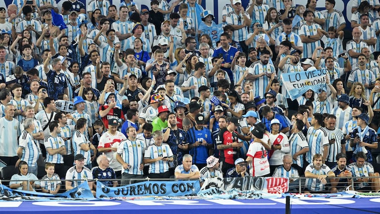 La hinchada albiceleste en Dallas. Reuters/Jerome Miron