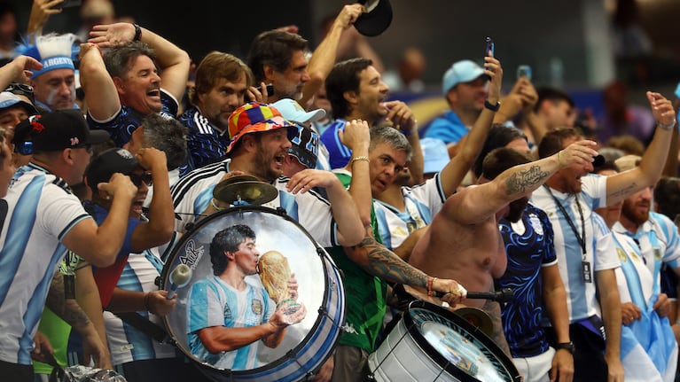 La hinchada argentina acompaña a la Selección en el Mundial 2026. REUTERS/Kai Pfaffenbach