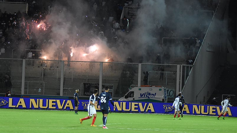 La hinchada armó una fiesta en el Kempes. Foto: Lucio Casalla / ElDoce.tv.