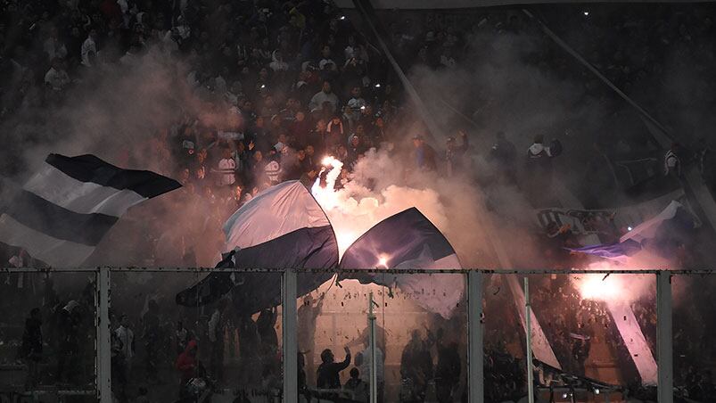 La hinchada armó una fiesta en el Kempes. Foto: Lucio Casalla / ElDoce.tv.