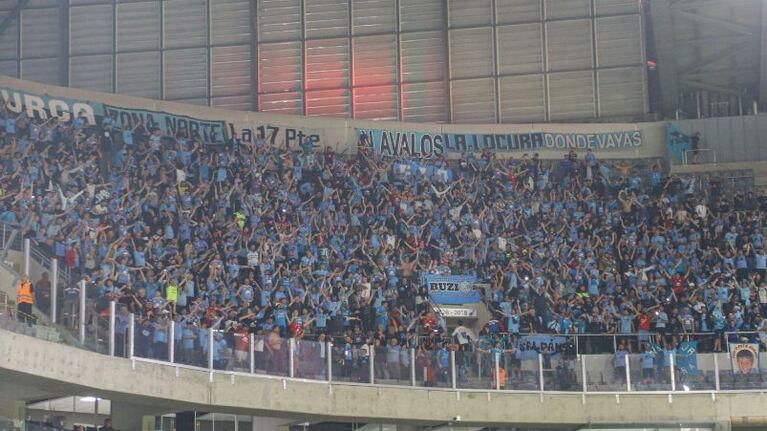 La hinchada de Belgrano en Curitiba.