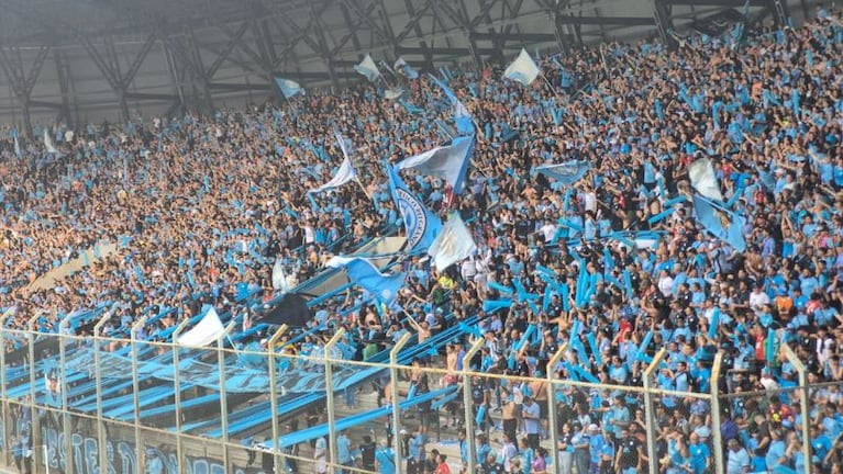 La hinchada de Belgrano en La Pedrera.