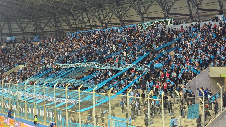 La hinchada de Belgrano en La Pedrera. (El Doce)