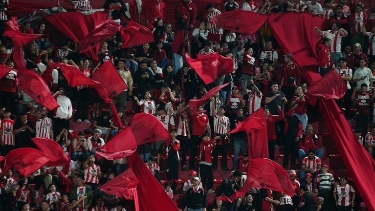 La hinchada de Instituto copó el Monumental de Alta Córdoba. (Foto: Lucio Casalla/El Doce)