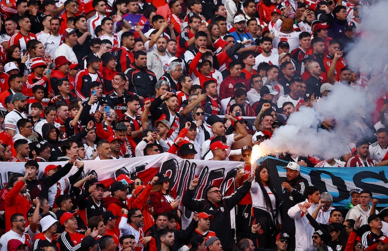 La hinchada de River vuelve al Kempes. REUTERS/Agustin Marcarian