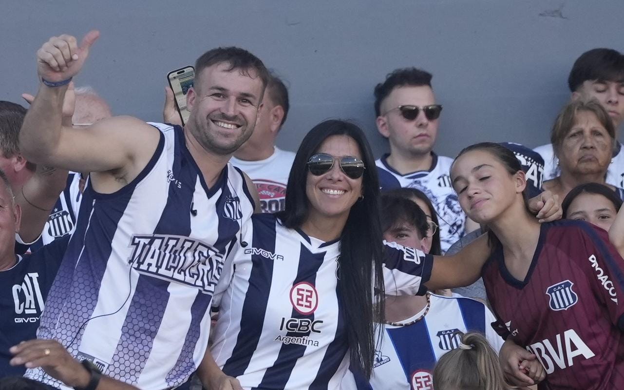 La hinchada matadora alienta desde la tribuna del Kempes.