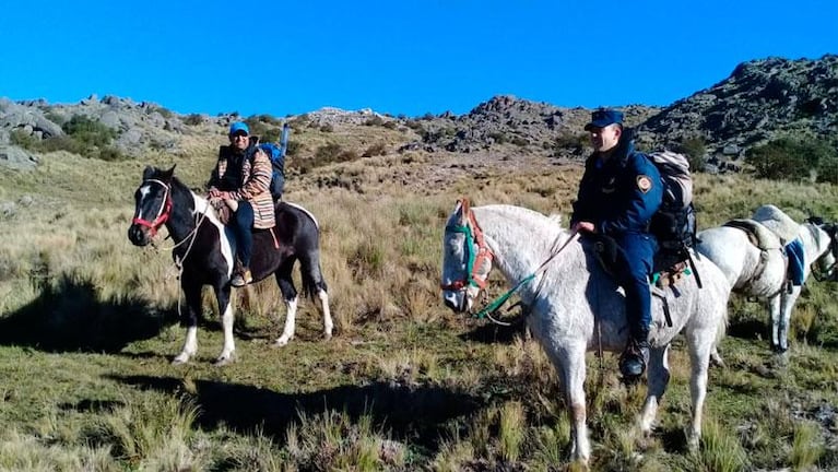 La historia de la urna que viaja en mula para que voten doce personas