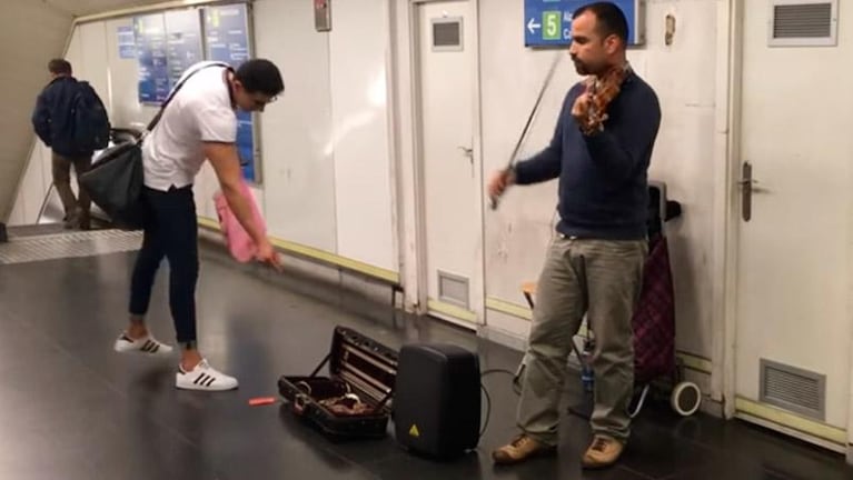 La historia detrás del violinista viral