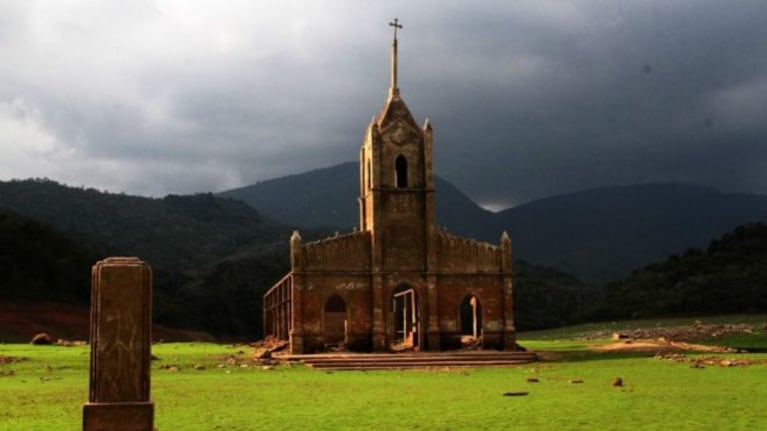 La iglesia del pueblo resurgió tras la sequía. Foto: Gobernación de Táchira