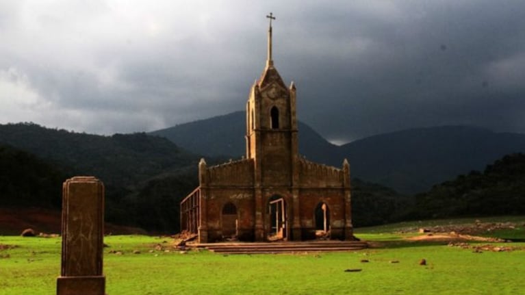 La iglesia del pueblo resurgió tras la sequía. Foto: Gobernación de Táchira