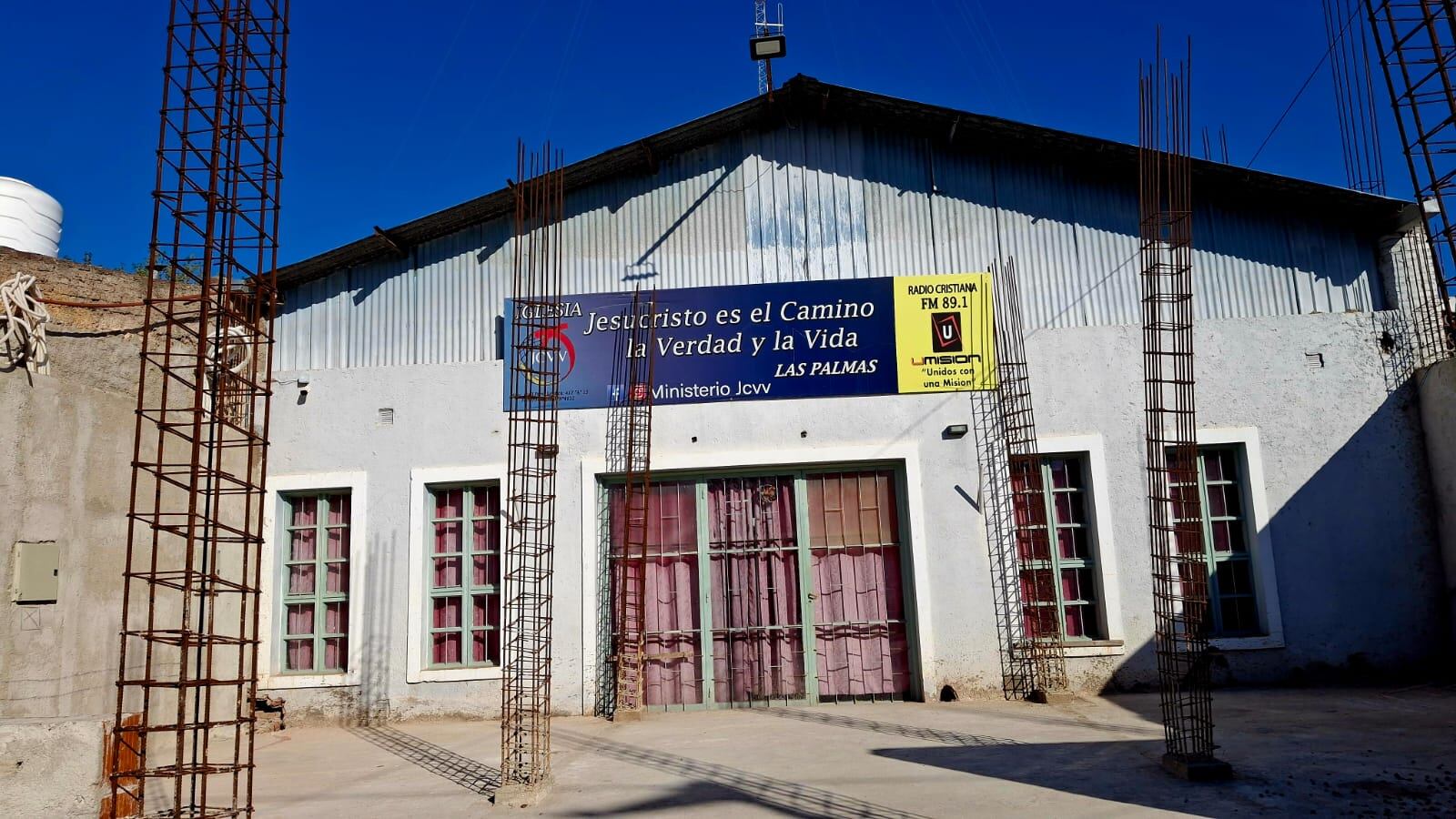 La iglesia evangélica del ataque. (Foto: gentileza @leoguevara80)