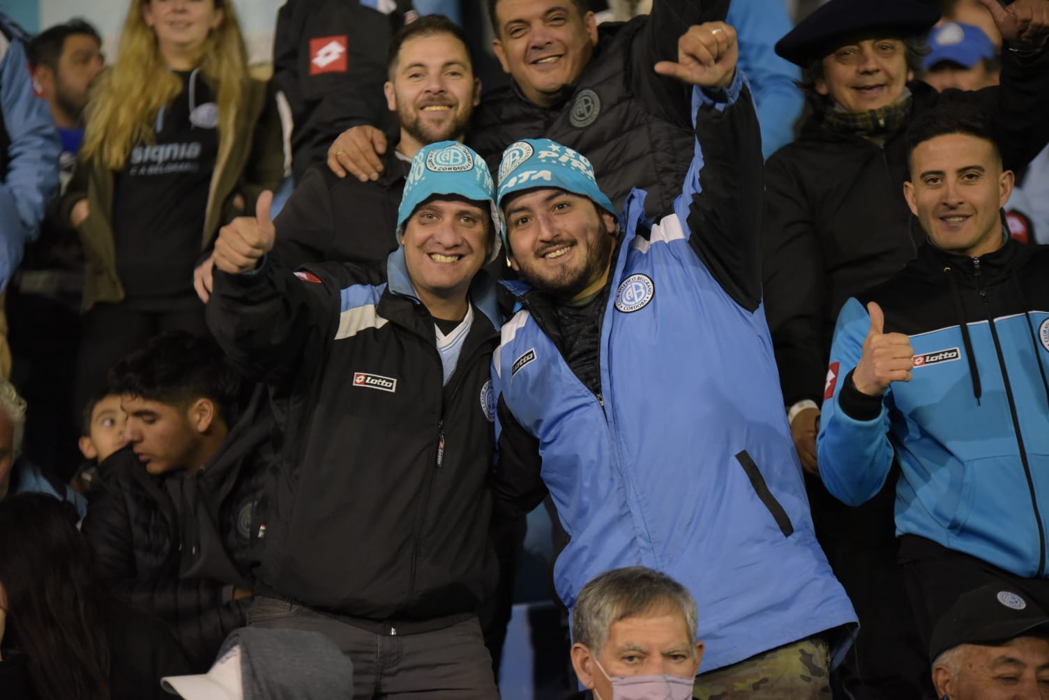 La ilusión de los hinchas piratas en el Gigante. Fotos: Lucio Casalla/ElDoce.