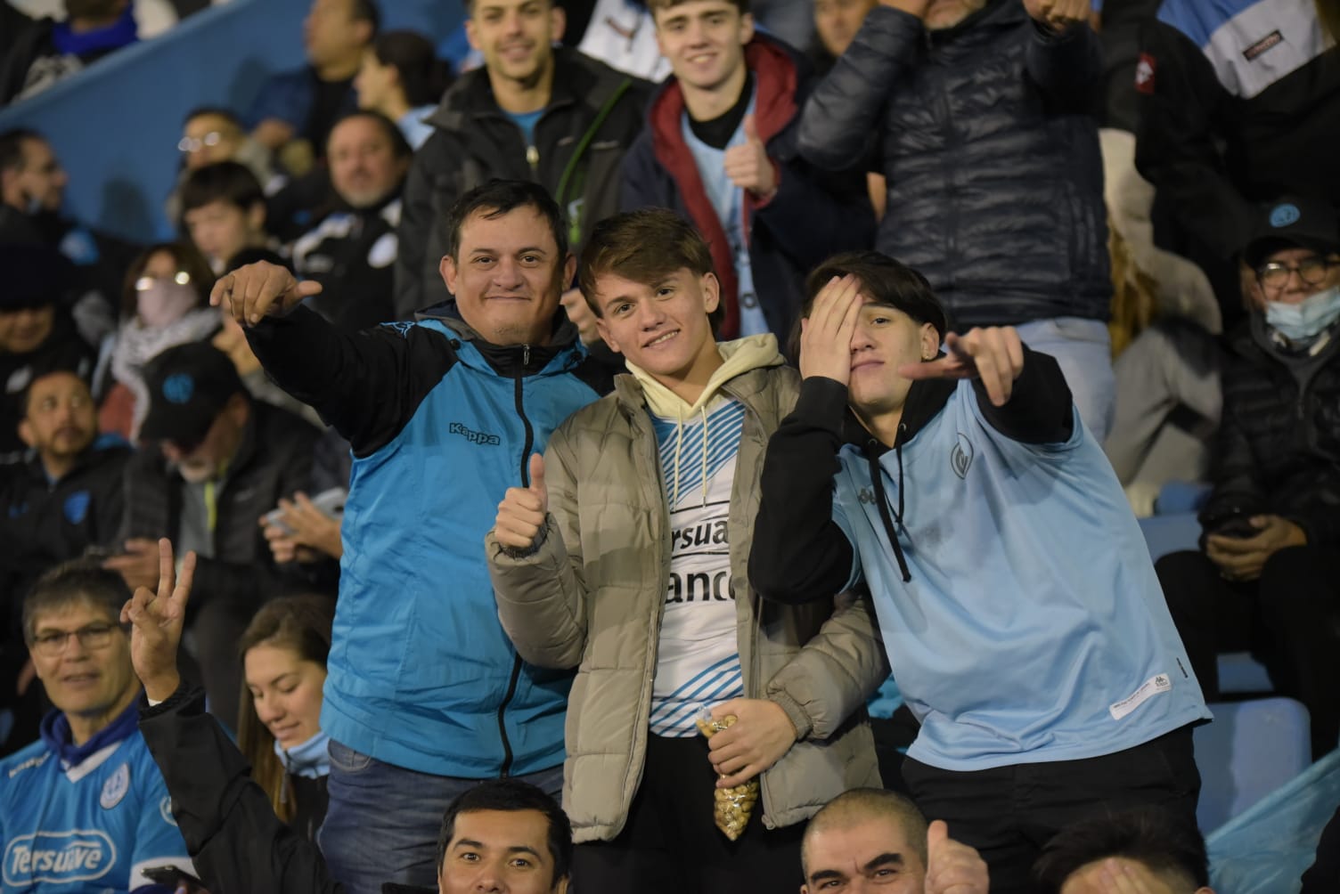 La ilusión de los hinchas piratas en el Gigante. Fotos: Lucio Casalla/ElDoce.