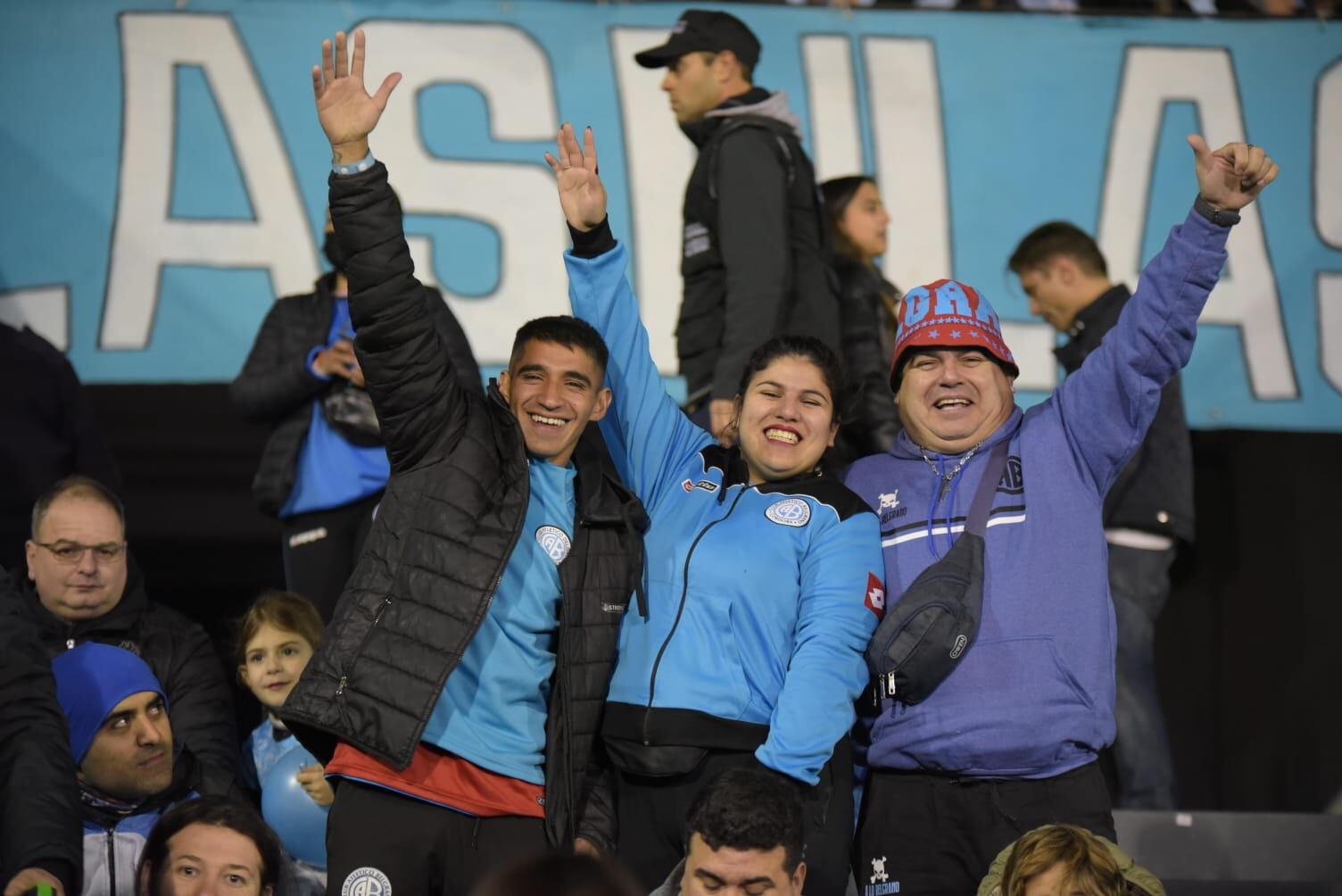 La ilusión de los hinchas piratas en el Gigante. Fotos: Lucio Casalla/ElDoce.