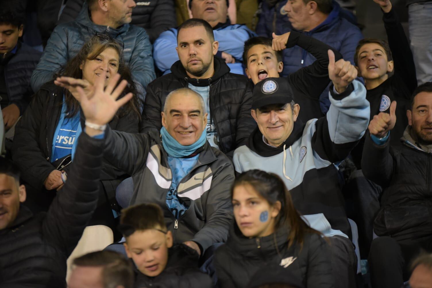 La ilusión de los hinchas piratas en el Gigante. Fotos: Lucio Casalla/ElDoce.