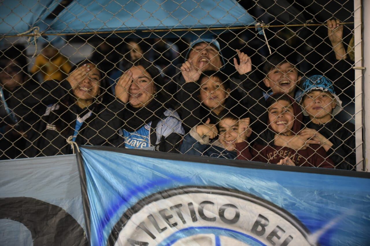 La ilusión de los hinchas piratas en el Gigante. Fotos: Lucio Casalla/ElDoce.