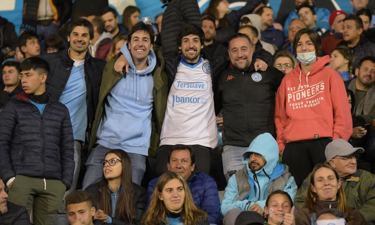 La ilusión de los hinchas piratas en el Gigante. Fotos: Lucio Casalla/ElDoce.