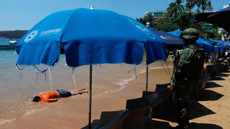 La imagen atemorizó a los turistas en la hora pico de playa.