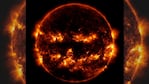 La imagen del sol parece una calabaza brillante.