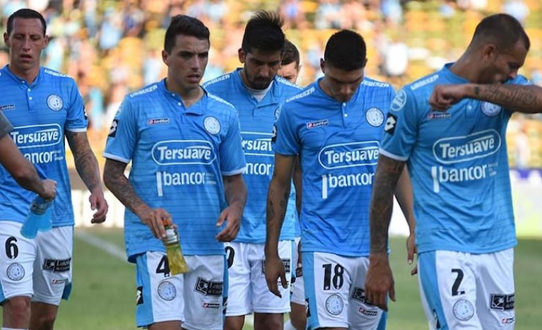 La imagen más repetida del año de Belgrano: los lamentos en el final de los partidos.