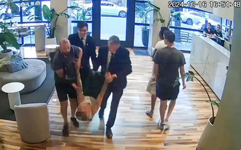 La impactantes fotos de Liam Payne en el hotel Casa Sur, instantes antes de morir. (Foto: Daily Mail)