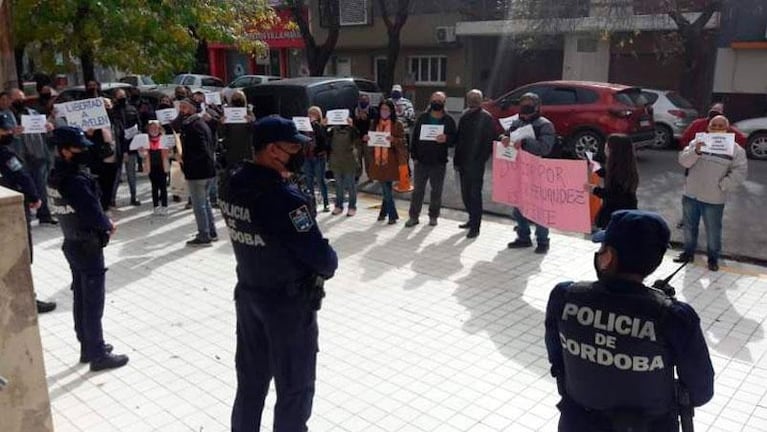 La imputaron por asesinar a su padre y ahora la familia pide su liberación: aseguran que fue un accidente