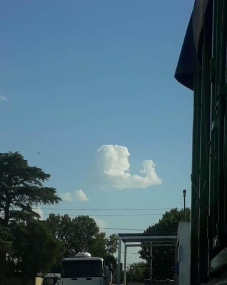 La increíble forma de una nube el día antes del cumple de La Mona
