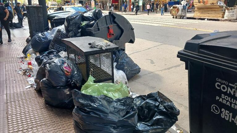 La indignación de una comerciante por la mugre en pleno centro: la triste postal