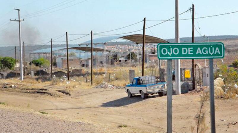 La insólita escena ocurrió en la pequeña localidad de Ojo de Agua.