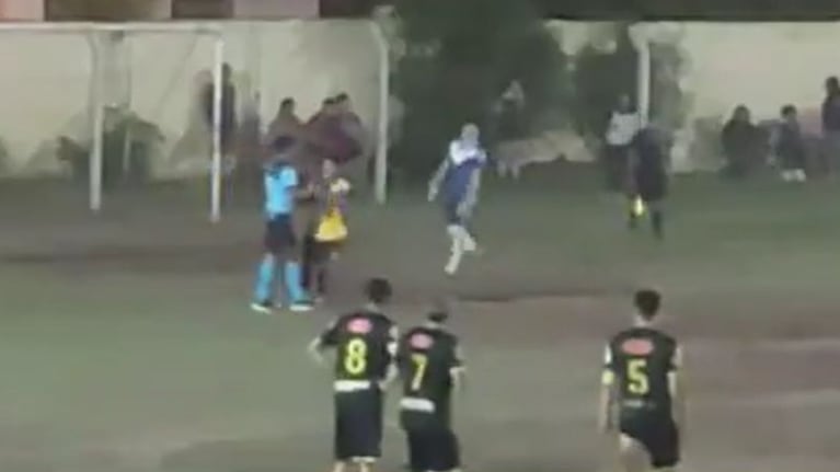 La insólita situación se dio en un partido de la Liga Regional Norte de Córdoba.