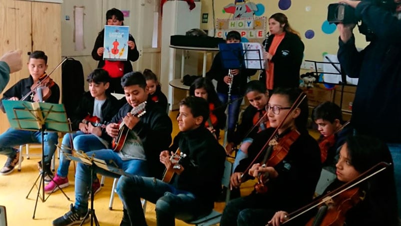 La inspiradora historia de la orquesta llega a la pantalla grande.