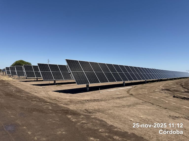 La instalación de paneles avanza.