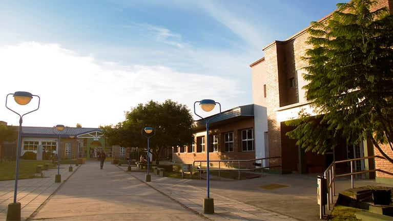 La institución cuenta con un campus universitario de 96 hectárea