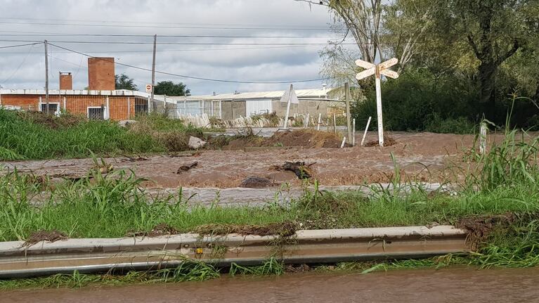 La inundación afectó a la ruta nacional 9 sur y a los campos de la zona.