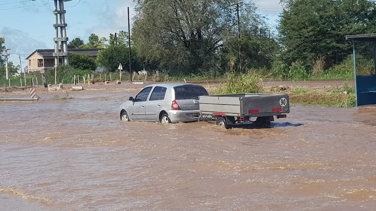La inundación afectó a la ruta nacional 9 sur y a los campos de la zona.