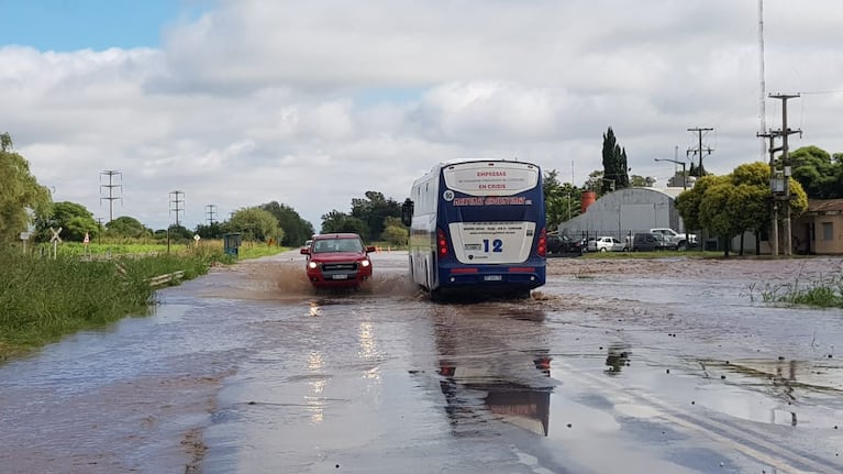 La inundación afectó a la ruta nacional 9 sur y a los campos de la zona.