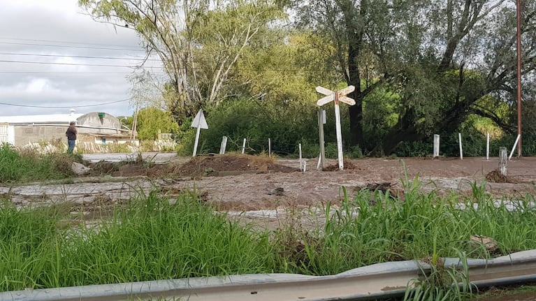 La inundación afectó a la ruta nacional 9 sur y a los campos de la zona.