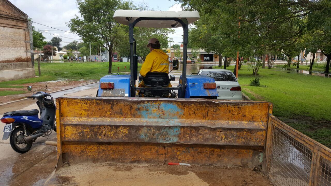 La inundación dejó varias viviendas bajo el agua en Porteña. Fotos: Daniela Abrudsky.