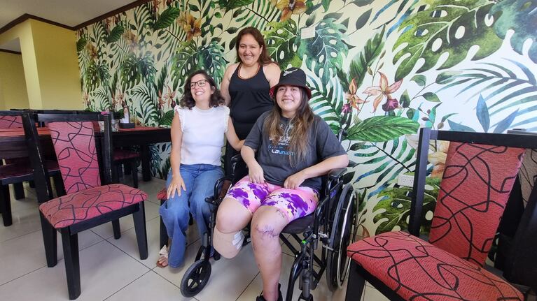 La joven de 20 años aún sigue en recuperación tras sufrir la amputación de su pierna.