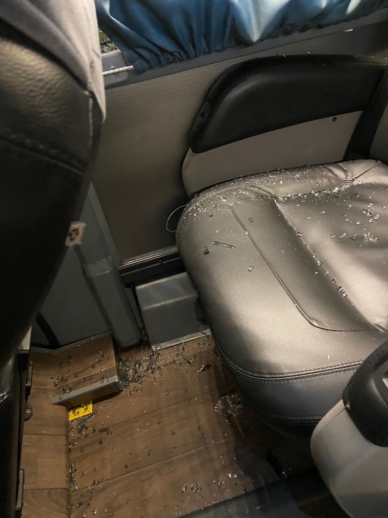 La joven de 27 años iba sentada en un asiento contra la ventanilla.