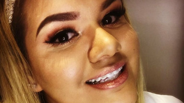 La joven estuvo en el baile pero prefirió pasar inadvertida