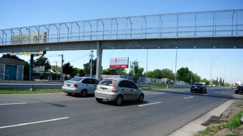 La joven fue arrojada desde cinco metros de altura. 