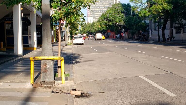 La joven fue atropellada mientras esperaba un remis.
