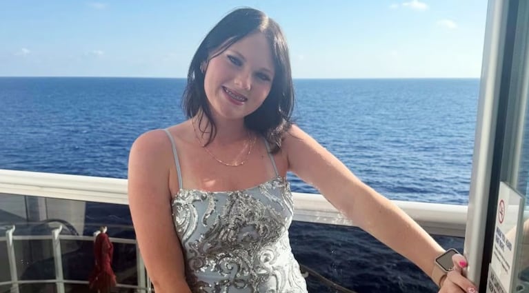 La joven fue hallada muerta en el camarote.