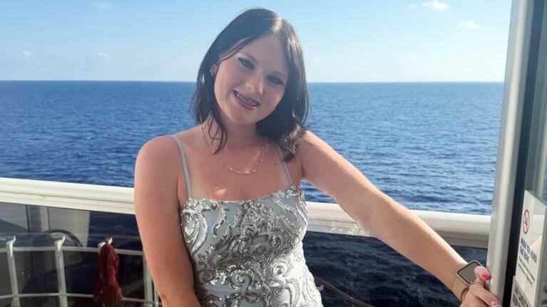 La joven fue hallada muerta en el camarote.