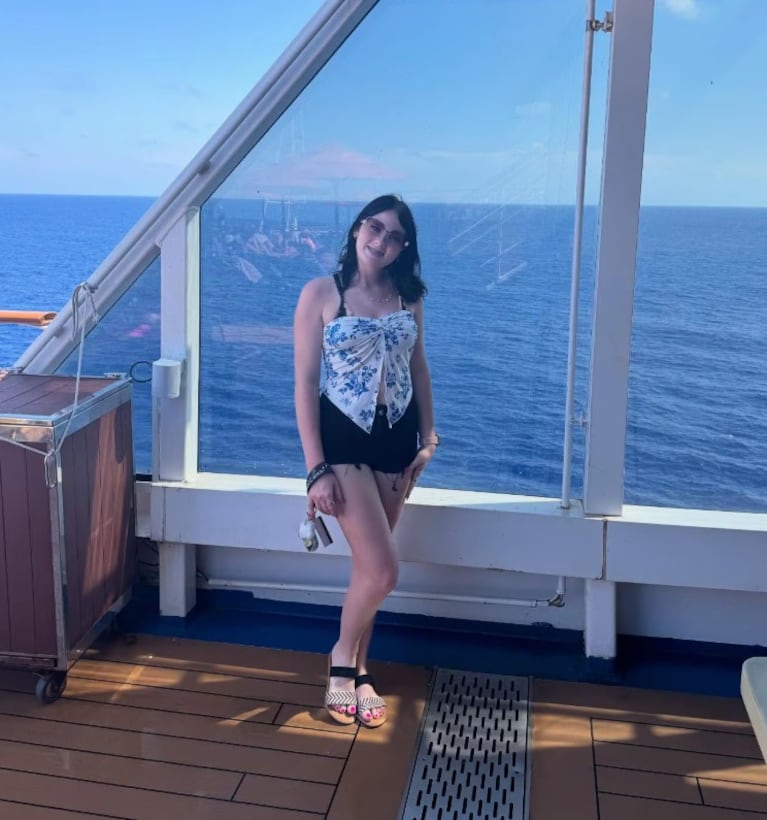 La joven fue hallada muerta en el camarote.