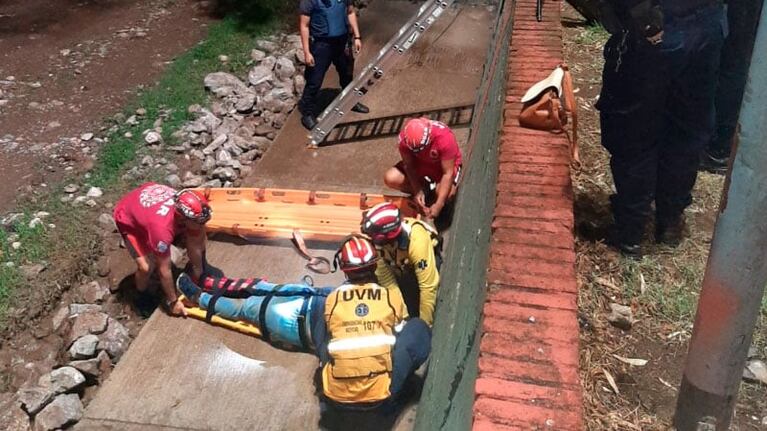 La joven fue trasladada al hospital de Urgencias.