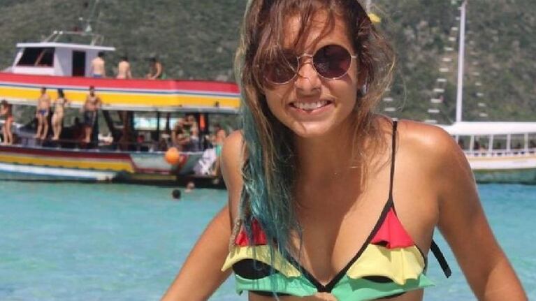 La joven lleva más de dos semanas internada en el extranjero.